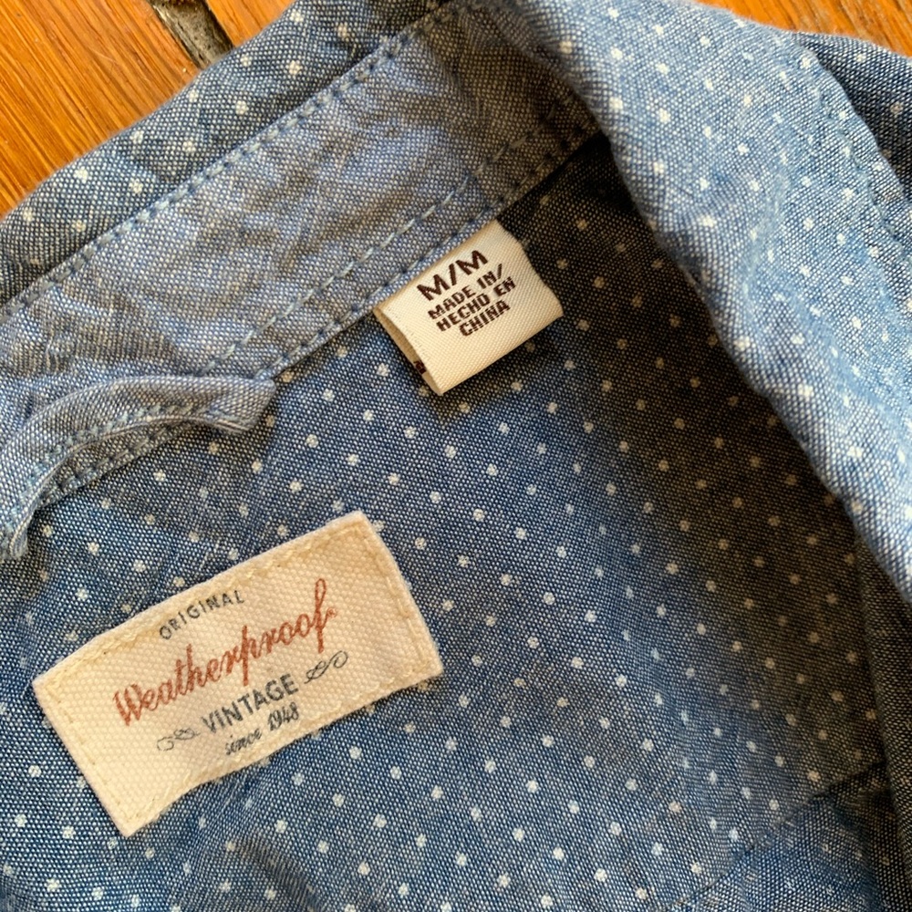 Bundle of 2 Button-down Weatherproof Vintage Shirts perfect for Fall - Picture 4 of 5